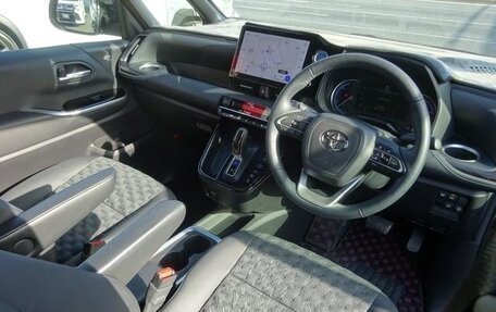 Toyota Voxy, 2023 год, 2 850 888 рублей, 14 фотография