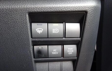 Toyota Voxy, 2023 год, 2 850 888 рублей, 25 фотография