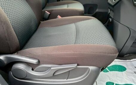 Toyota Roomy I, 2022 год, 900 000 рублей, 11 фотография