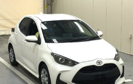 Toyota Yaris, 2022 год, 800 000 рублей, 1 фотография