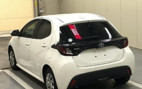 Toyota Yaris, 2022 год, 800 000 рублей, 2 фотография