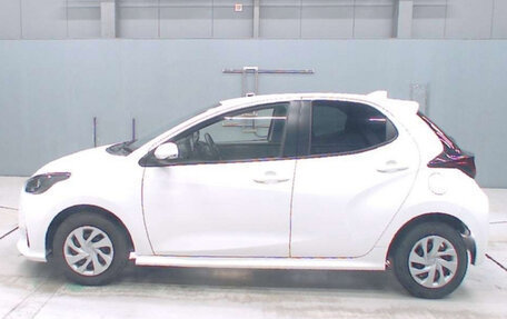 Toyota Yaris, 2022 год, 800 000 рублей, 6 фотография