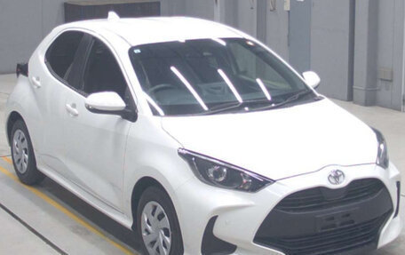 Toyota Yaris, 2022 год, 800 000 рублей, 7 фотография