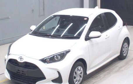 Toyota Yaris, 2022 год, 800 000 рублей, 3 фотография