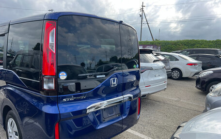 Honda Stepwgn IV, 2015 год, 1 950 000 рублей, 3 фотография