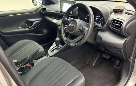 Toyota Yaris, 2022 год, 850 000 рублей, 7 фотография