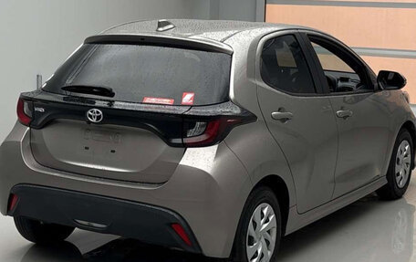 Toyota Yaris, 2022 год, 850 000 рублей, 2 фотография
