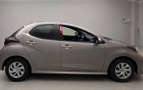 Toyota Yaris, 2022 год, 850 000 рублей, 6 фотография