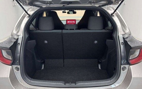 Toyota Yaris, 2022 год, 850 000 рублей, 10 фотография