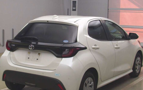 Toyota Yaris, 2022 год, 815 000 рублей, 2 фотография