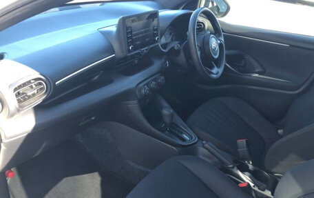 Toyota Yaris, 2022 год, 815 000 рублей, 10 фотография