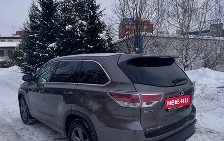 Toyota Highlander III, 2014 год, 2 490 000 рублей, 4 фотография