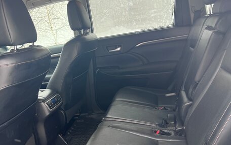 Toyota Highlander III, 2014 год, 2 490 000 рублей, 10 фотография