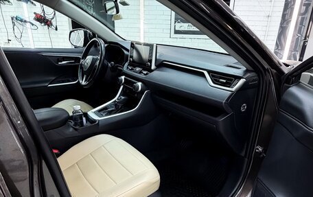 Toyota RAV4, 2019 год, 2 690 000 рублей, 6 фотография