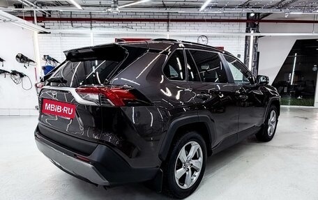 Toyota RAV4, 2019 год, 2 690 000 рублей, 10 фотография