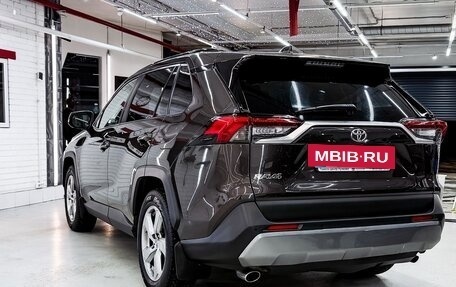 Toyota RAV4, 2019 год, 2 690 000 рублей, 12 фотография