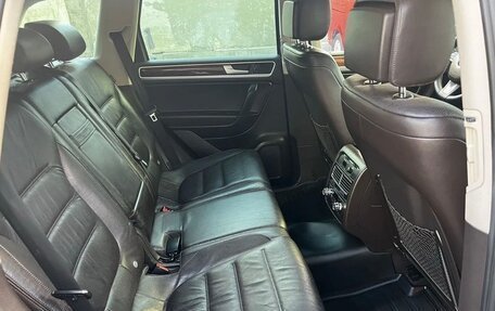 Volkswagen Touareg III, 2010 год, 25 фотография