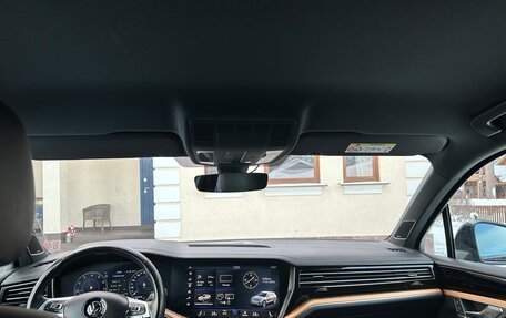 Volkswagen Touareg III, 2018 год, 4 700 000 рублей, 24 фотография