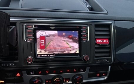 Volkswagen Multivan T6 рестайлинг, 2018 год, 3 795 000 рублей, 12 фотография