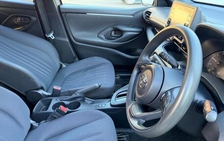 Toyota Yaris, 2022 год, 800 000 рублей, 9 фотография