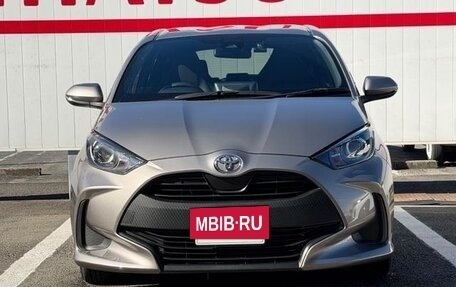 Toyota Yaris, 2022 год, 800 000 рублей, 2 фотография