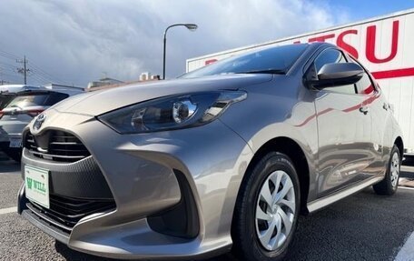 Toyota Yaris, 2022 год, 800 000 рублей, 4 фотография