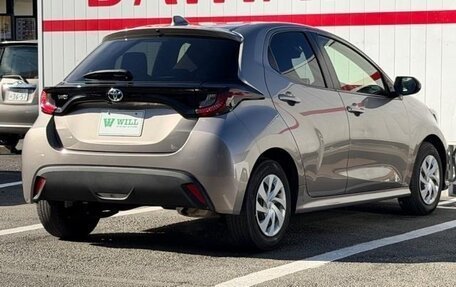 Toyota Yaris, 2022 год, 800 000 рублей, 6 фотография