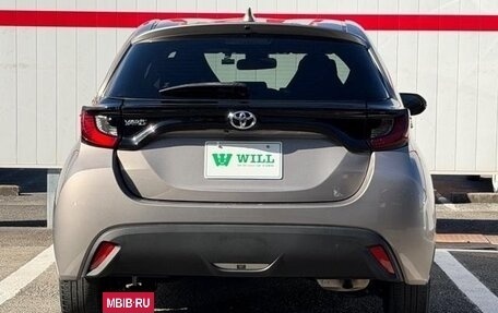 Toyota Yaris, 2022 год, 800 000 рублей, 7 фотография