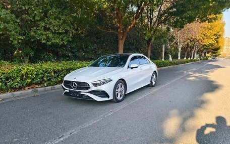 Mercedes-Benz A-Класс, 2025 год, 3 100 000 рублей, 4 фотография