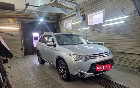 Mitsubishi Outlander III рестайлинг 3, 2014 год, 1 700 000 рублей, 3 фотография