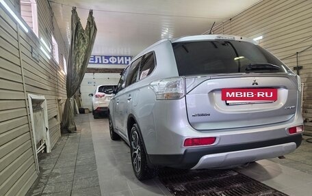 Mitsubishi Outlander III рестайлинг 3, 2014 год, 1 700 000 рублей, 5 фотография