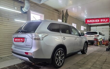 Mitsubishi Outlander III рестайлинг 3, 2014 год, 1 700 000 рублей, 4 фотография