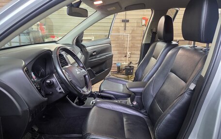 Mitsubishi Outlander III рестайлинг 3, 2014 год, 1 700 000 рублей, 7 фотография