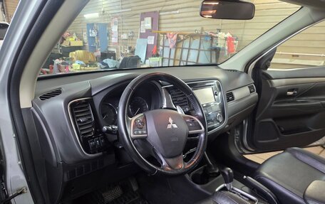 Mitsubishi Outlander III рестайлинг 3, 2014 год, 1 700 000 рублей, 6 фотография