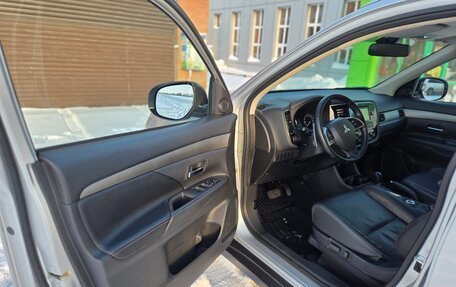 Mitsubishi Outlander III рестайлинг 3, 2014 год, 1 700 000 рублей, 16 фотография