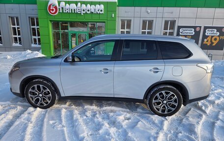 Mitsubishi Outlander III рестайлинг 3, 2014 год, 1 700 000 рублей, 12 фотография