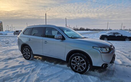 Mitsubishi Outlander III рестайлинг 3, 2014 год, 1 700 000 рублей, 14 фотография