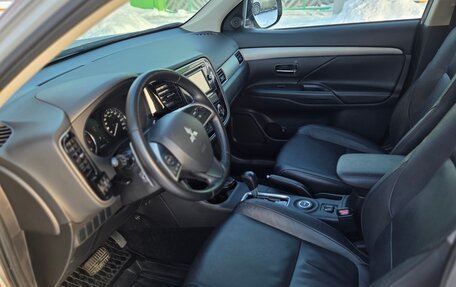 Mitsubishi Outlander III рестайлинг 3, 2014 год, 1 700 000 рублей, 17 фотография