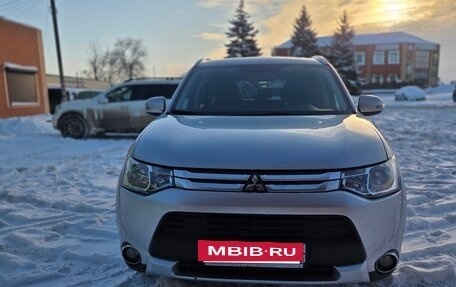 Mitsubishi Outlander III рестайлинг 3, 2014 год, 1 700 000 рублей, 15 фотография