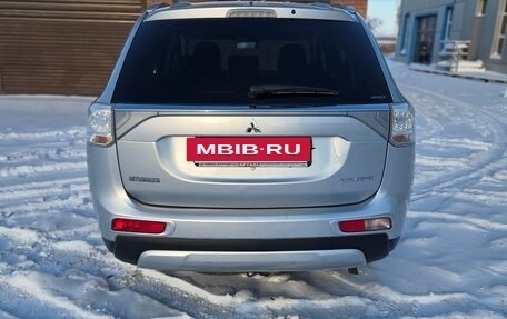Mitsubishi Outlander III рестайлинг 3, 2014 год, 1 700 000 рублей, 13 фотография