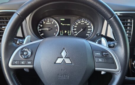 Mitsubishi Outlander III рестайлинг 3, 2014 год, 1 700 000 рублей, 22 фотография