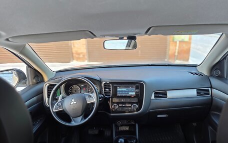 Mitsubishi Outlander III рестайлинг 3, 2014 год, 1 700 000 рублей, 21 фотография