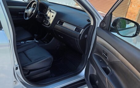 Mitsubishi Outlander III рестайлинг 3, 2014 год, 1 700 000 рублей, 20 фотография