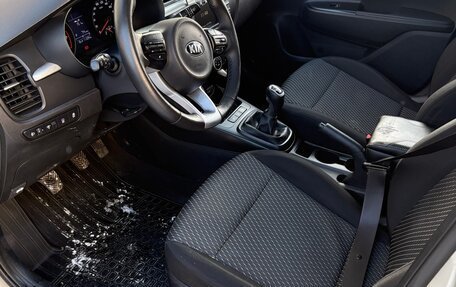 KIA Rio IV, 2018 год, 1 367 000 рублей, 9 фотография