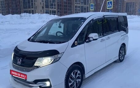 Honda Stepwgn IV, 2015 год, 1 890 000 рублей, 2 фотография