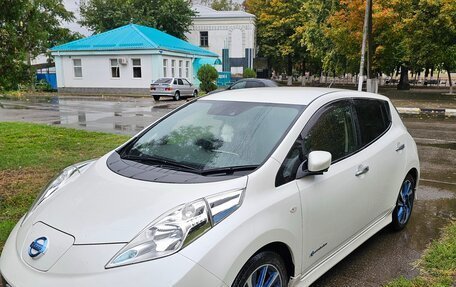 Nissan Leaf I, 2017 год, 1 250 000 рублей, 2 фотография