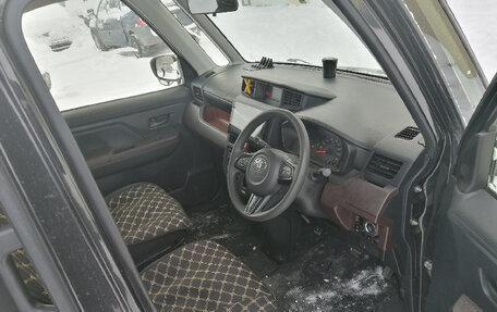 Toyota Roomy I, 2018 год, 900 000 рублей, 13 фотография