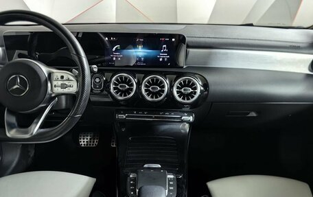 Mercedes-Benz CLA, 2020 год, 3 300 000 рублей, 15 фотография