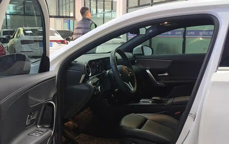 Mercedes-Benz A-Класс, 2022 год, 1 900 000 рублей, 15 фотография