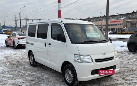 Toyota Town Ace IV, 2017 год, 1 650 000 рублей, 2 фотография